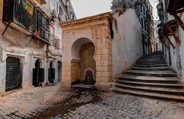 Recorrido a pie por la Casbah en Argel in Algiers, Algeria
